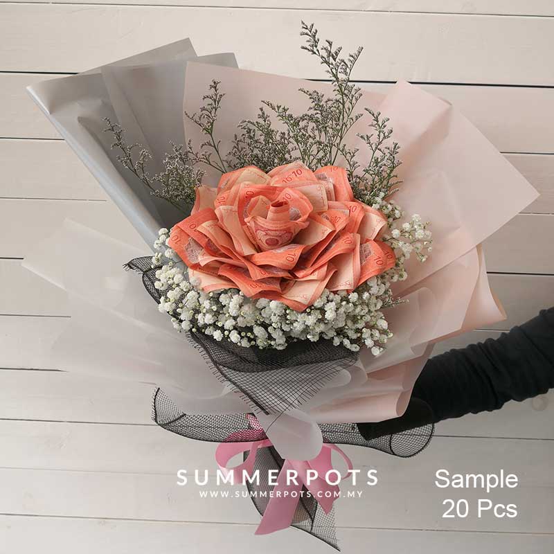 An Eye-catching Money Bouquet by Summer Pots, one of the top florist in KL, to brighten up graduation day of your beloved friends and family!
