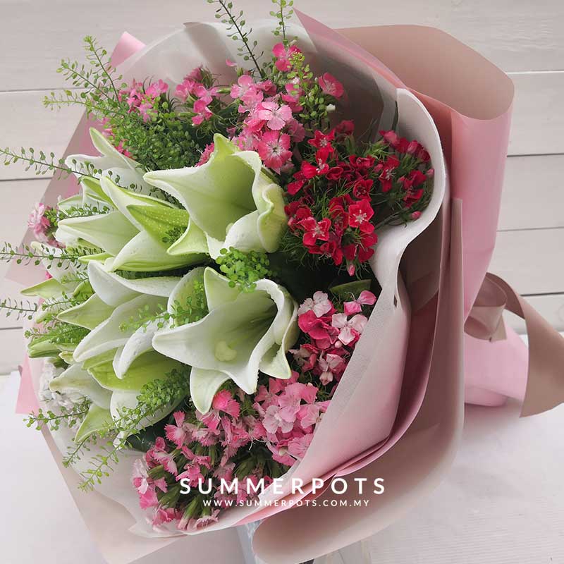 Madonna Lily Bouquet 451