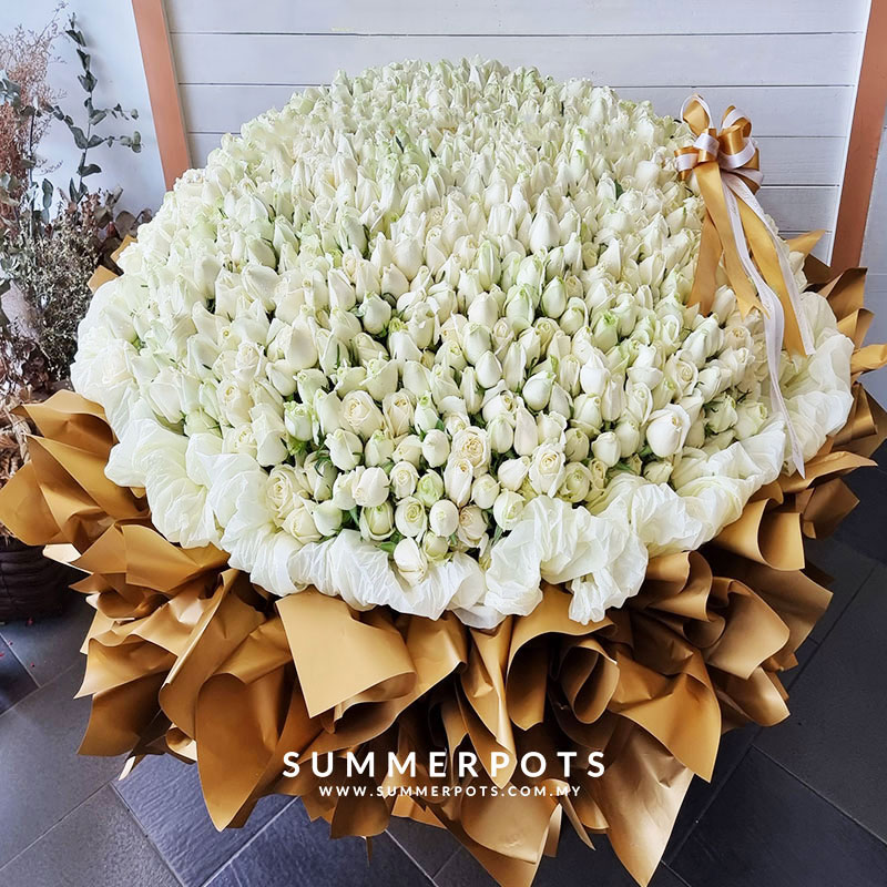 999 White Roses Bouquet 542